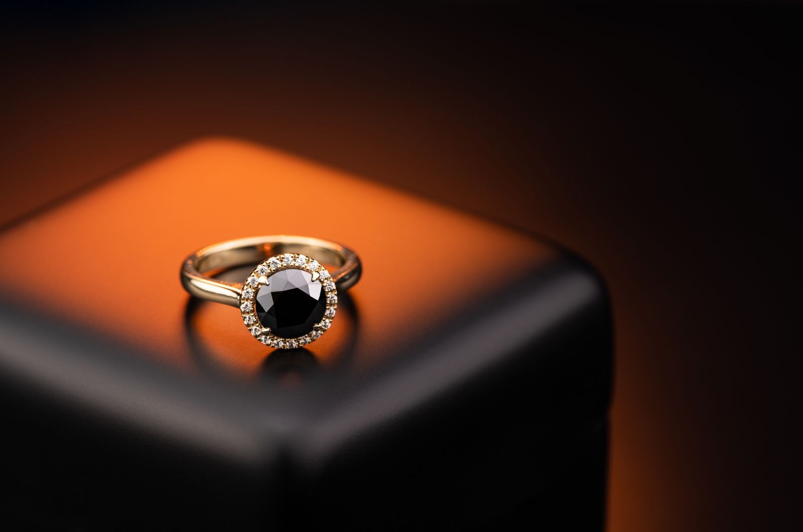 טבעת יהלום שחור
